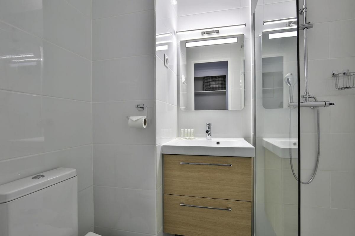 فيلا Superbe 2 Piece Tout Confort , Piscine /Ac/Parking فيليوفرُنش سور مير المظهر الخارجي الصورة
